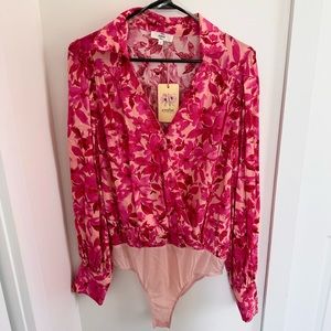 Bright pink floral boutique bodysuit 🌺